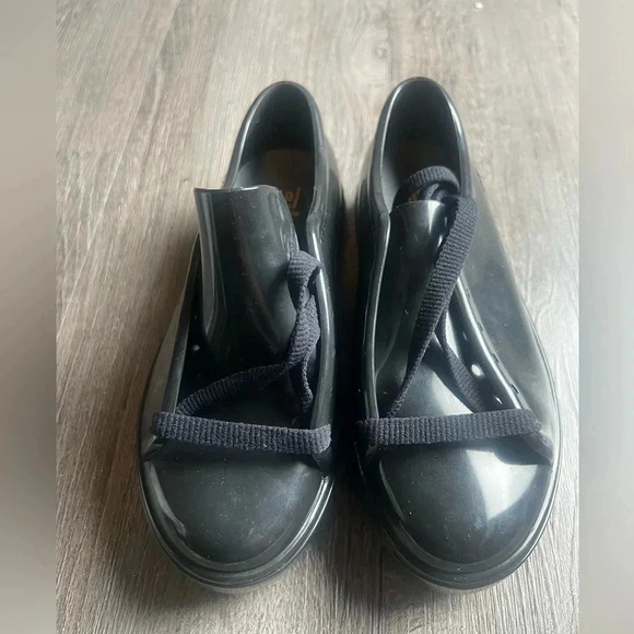 Melissa Lace Up Waterproof “Be” Lace Up Sneaker Black - Picture 2 of 16